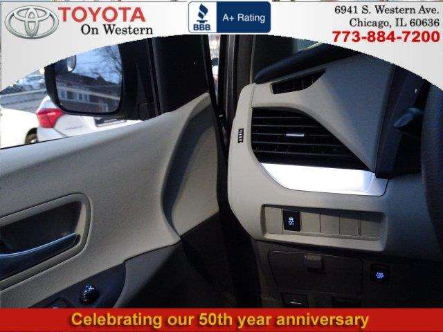 Toyota Sienna 2017 photo 21